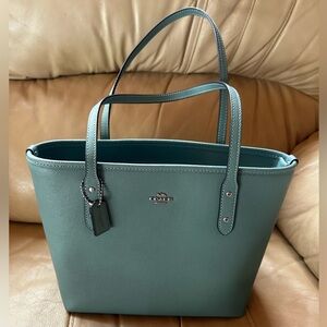 Authentic Coach tote